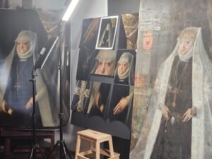 Portret królowej Anny Jagiellonki coraz bliżej pierwowzoru. Spotkanie komisji konserwatorskiej