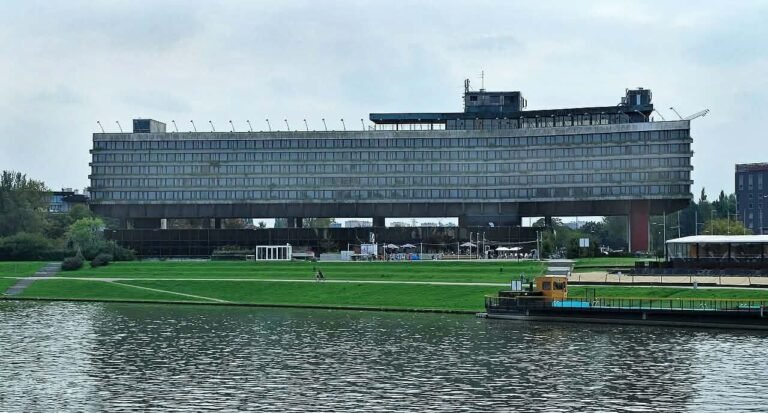 Opinia dr Anny Mazurek w sprawie wpisu dawnego Hotelu Forum w Krakowie do rejestru zabytków